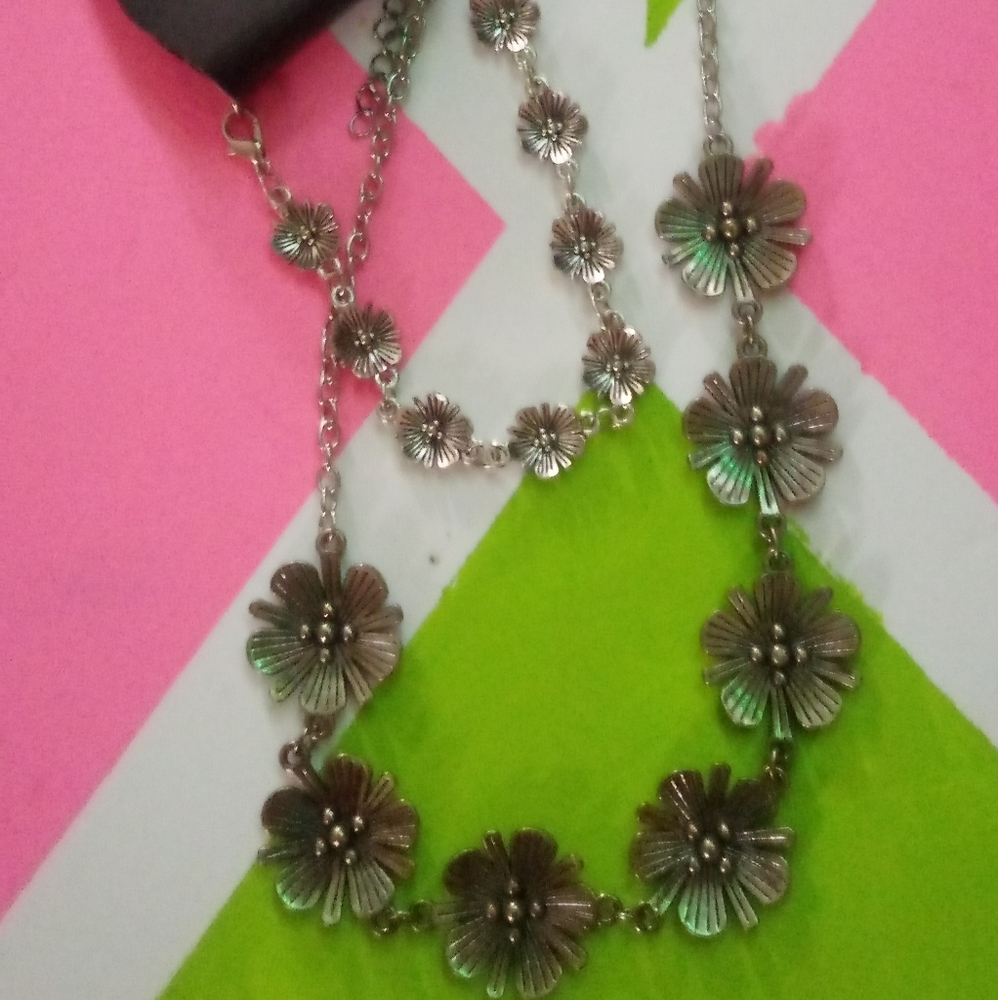 Necklace and bracelet set